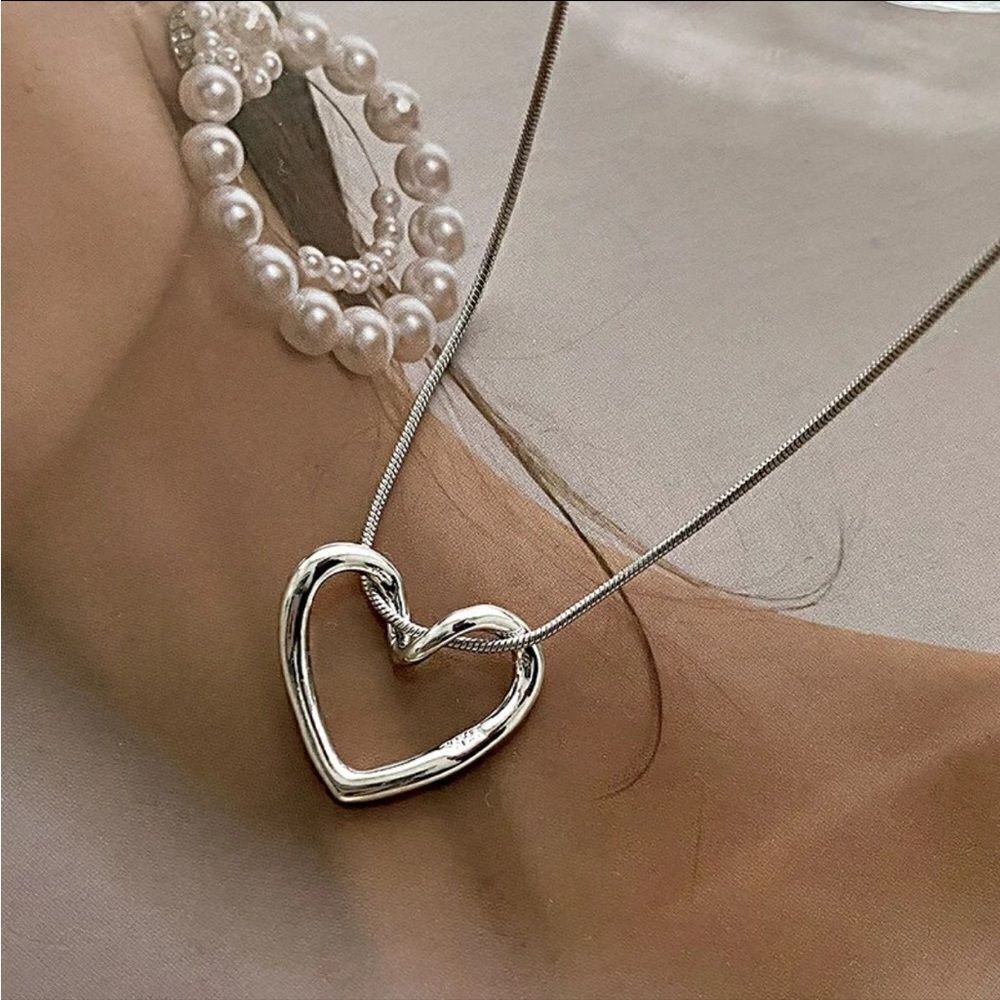 The Simplicity Heart pendant necklace in stainless steel